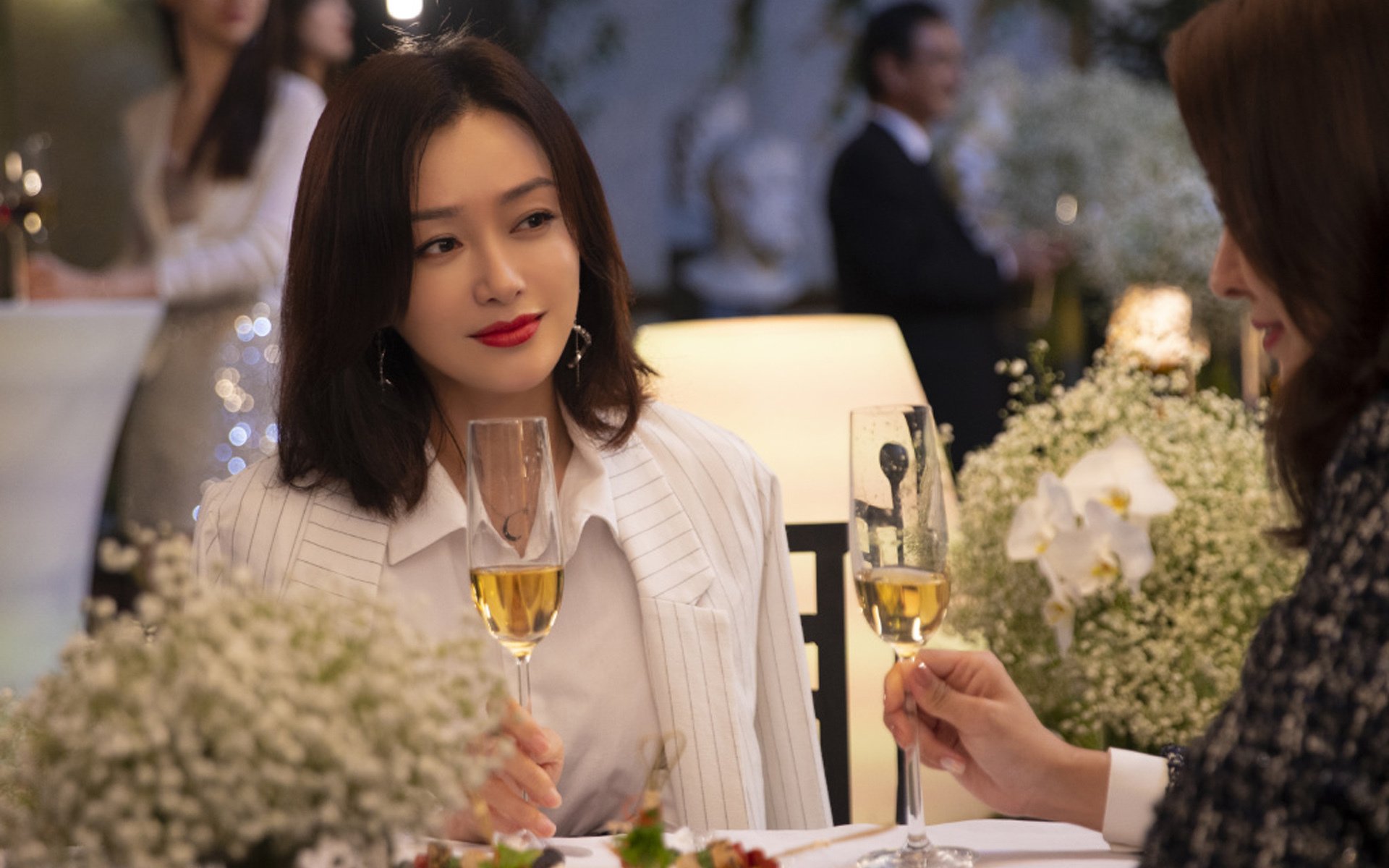 华体会官网-欧洲篮球冠军联赛中，塞尔维亚和希腊球队精彩对决，火花四溅，塞尔维亚和西班牙篮球